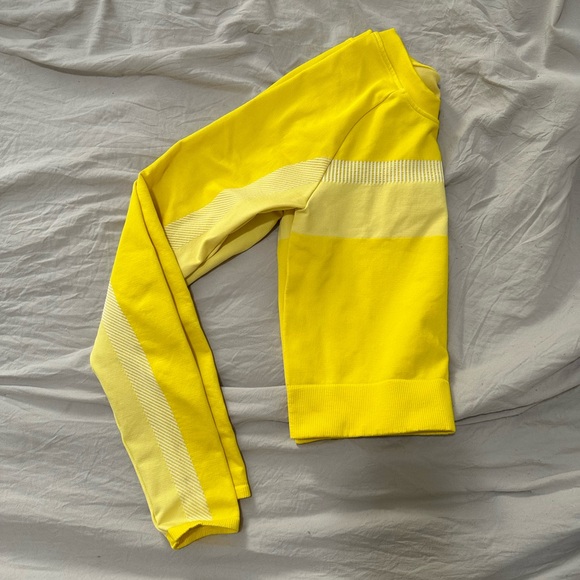 Fabletics Workout Outfit - Picture 2 of 13